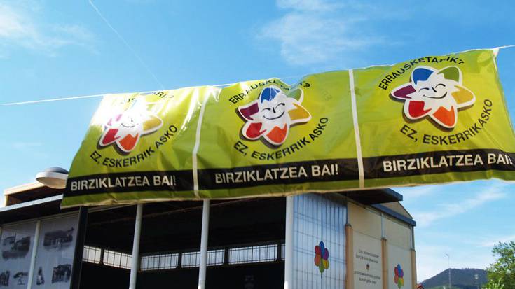 Babes zabala jaso du, erraustegiaren aurkako giza-kateak