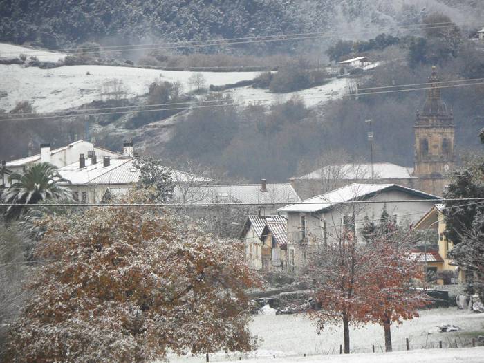 "Neguko irudiak" gaia ardatz hartuta abiatu dute Santueneko 15. Argazki Lehiaketa