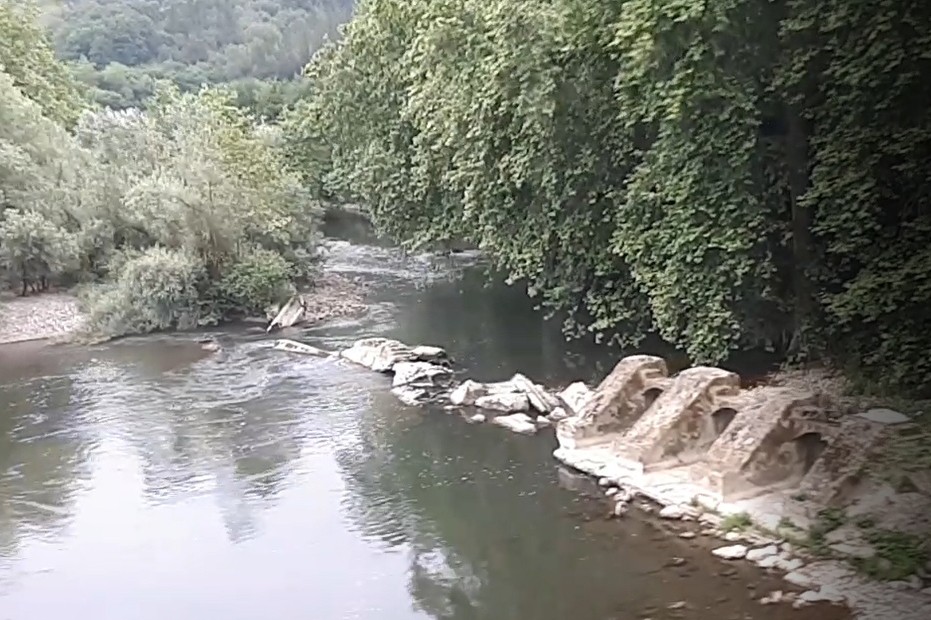 Oriako presa txiki bat eraistera doaz