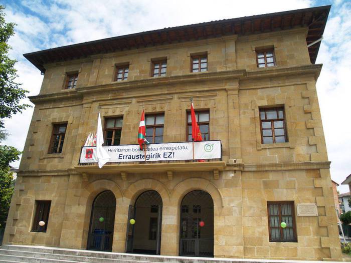 Udal-gobernu taldea: "Sendo adierazi nahi dugu, Usurbil feminista baten aldeko aldarrikapena"