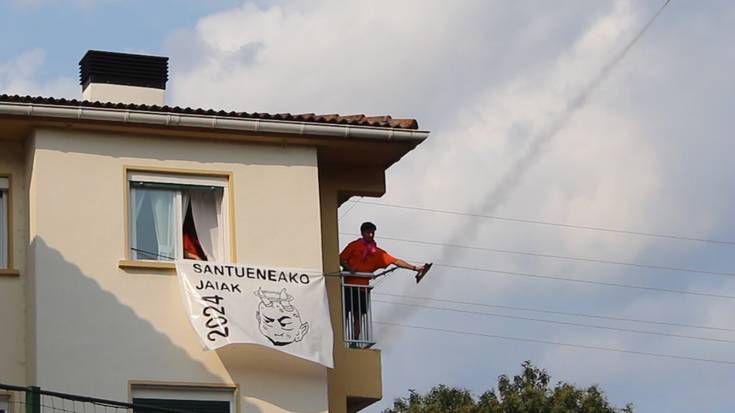 Txupinazoa eta globo-gerra, dena bat