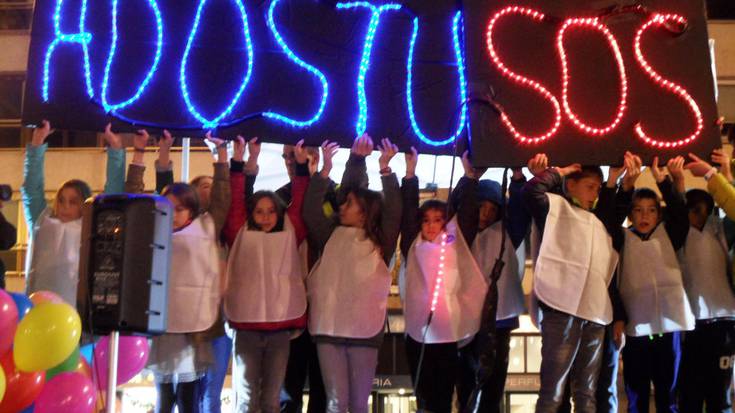 GuraSOSen bide-orria babesteko, igandean Donostian deitu duten manifestazioa