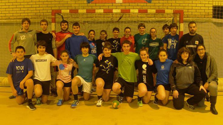 Pilota, eskubaloi eta futbol neurketak, mozorroen asteburuan