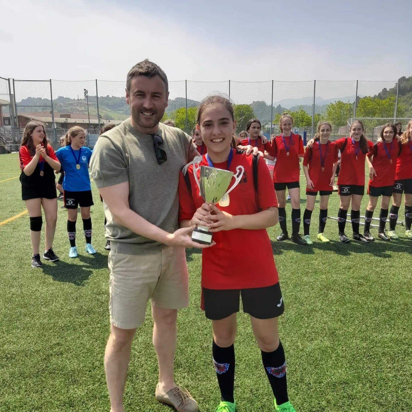 Infantil nesken futbol taldea txapeldunak