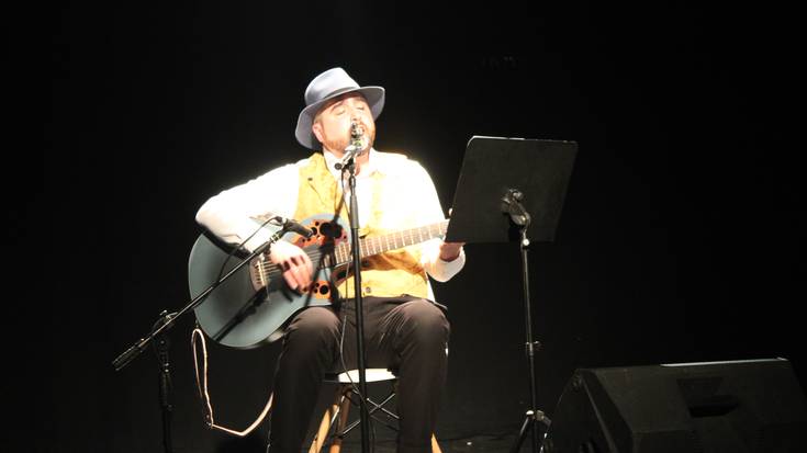 Bere "bihotzeko fonoteka" ederra aurkeztu digu Ugaitz Agirrek