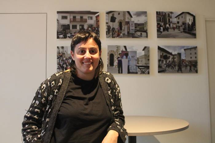 "Begirada feministatik lan egiten duen topalekua da"