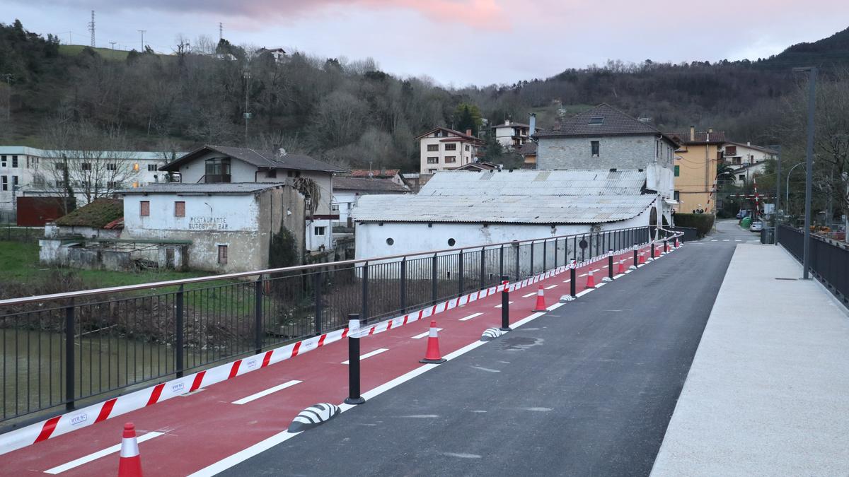 Txokoaldeko zubia ibilgailuentzat ere zabalik jada