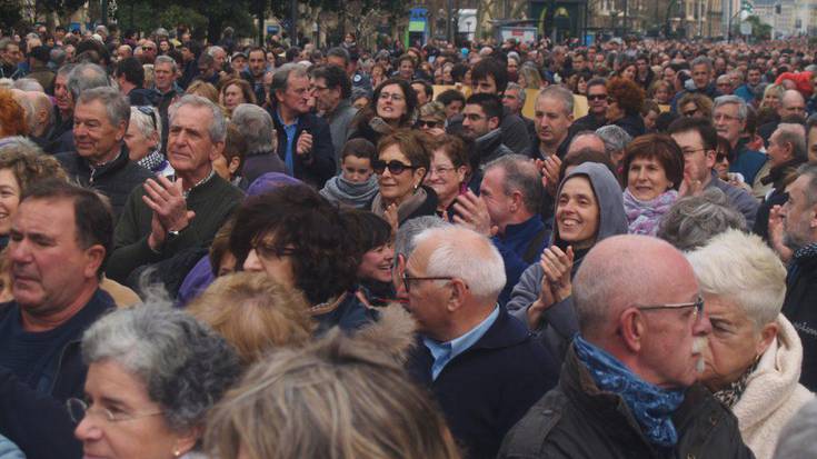 10.000 gipuzkoar baino gehiago, konponbide eta adostasun eske