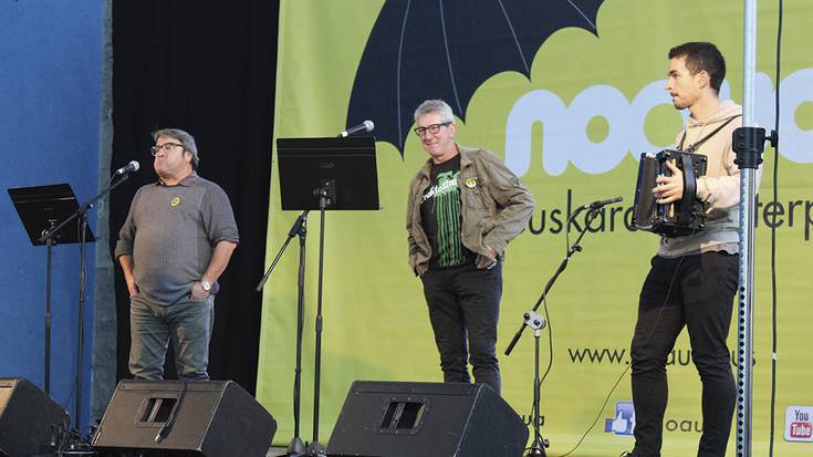 "Beste hogeitabost urte osatu itzazu neurriz, eta orduan kantura etorriko gera berriz"