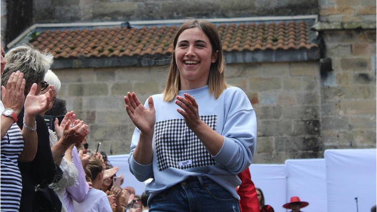 Ione Iruretagoienak ondutako diseinu lanen desfilea larunbatean, Donostiako moda jaialdian