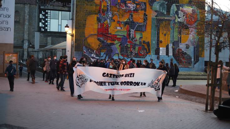 Gazte Eguna ordezkatuko duen mobilizazioa deitu du Aztarrikak