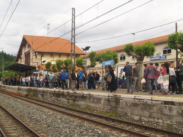 Lan uzteak eta gutxieneko zerbitzuak berriz gaurtik Euskotrenen