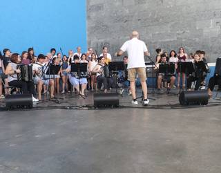 Zumarteko talde instrumentalek musikatu dute uda giroko larunbat arratsaldea