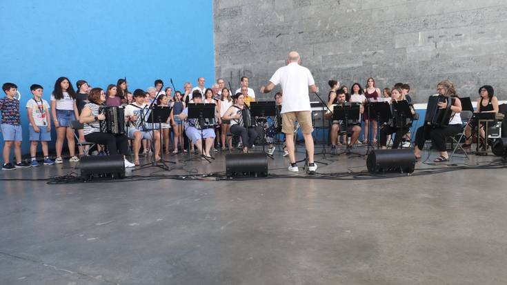 Zumarteko talde instrumentalek musikatu dute uda giroko larunbat arratsaldea