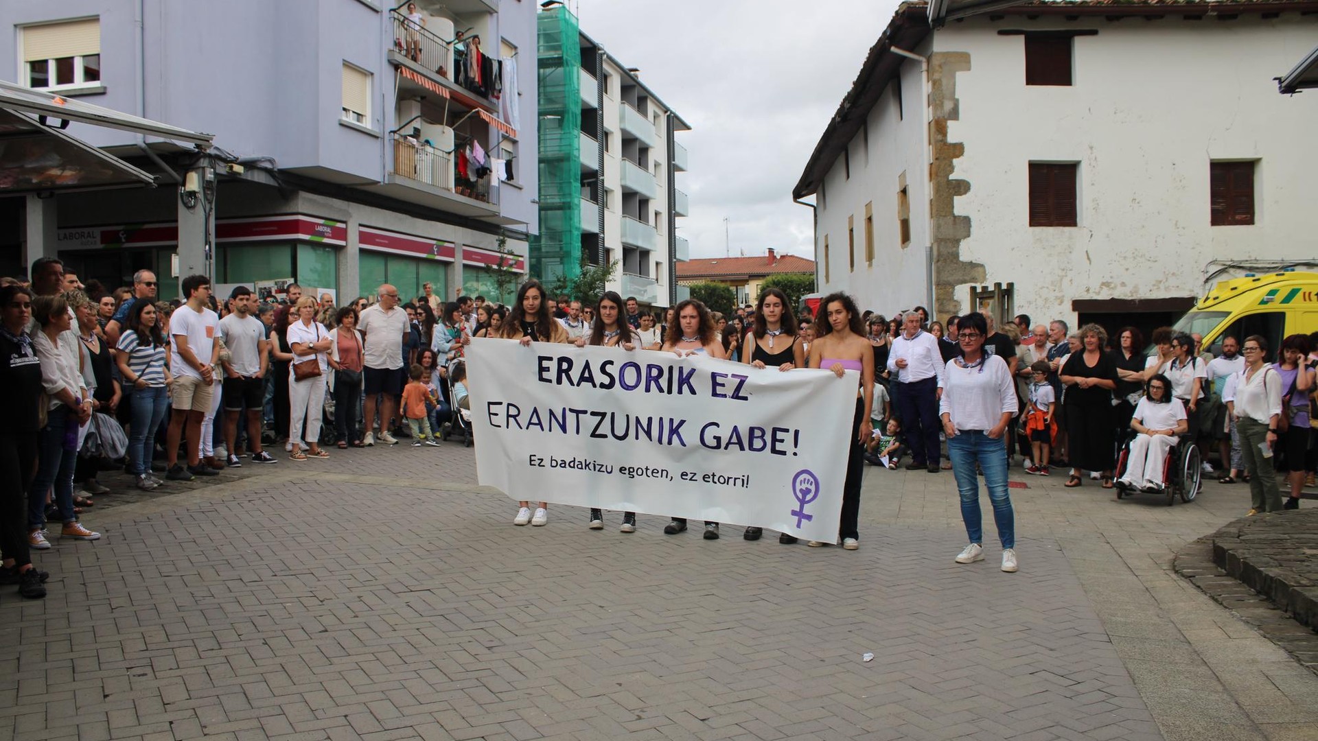 "Borrokan jarraituko dugu kaleak eta gauak ere gureak izan arte!"