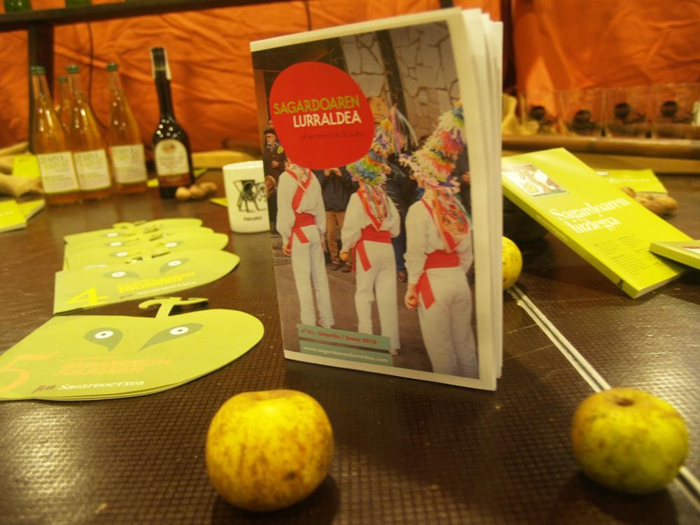 Aginaga, Usurbil eta Zubietako sagardotegietako ateak zabalik