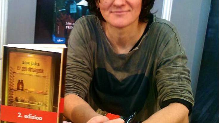 Ana Jakaren "Ez zen diruagatik" liburuaz solasaldia 19:00etan liburutegian
