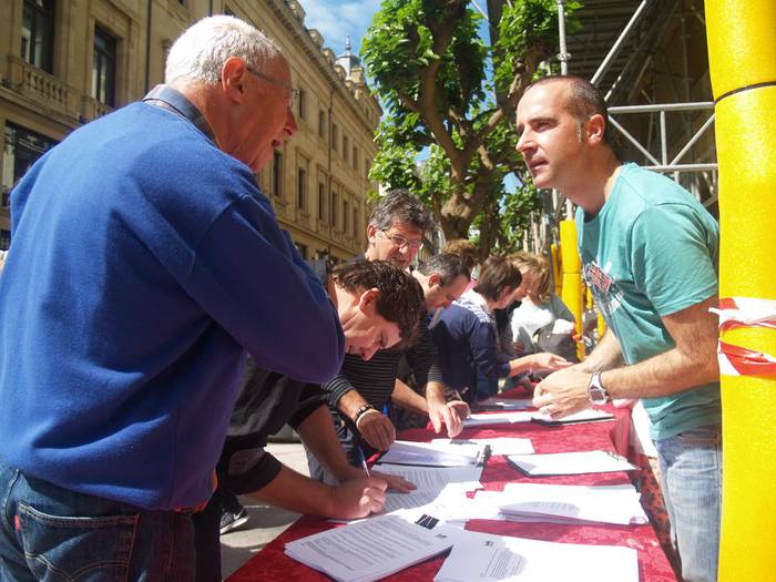 Erraustegia geratzeko, sinaduren katea osatzeko deia GuraSOS taldetik