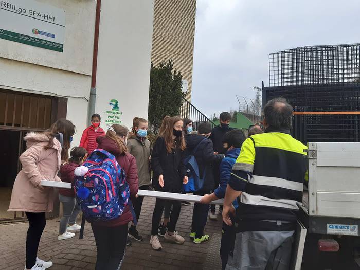 Esne bilketa eta arropa salmenta, Lesboseko errefuxiatuei laguntzeko