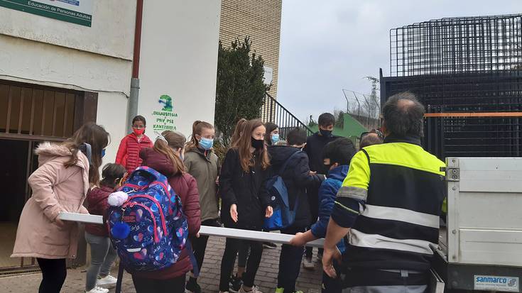 Esne bilketa eta arropa salmenta, Lesboseko errefuxiatuei laguntzeko