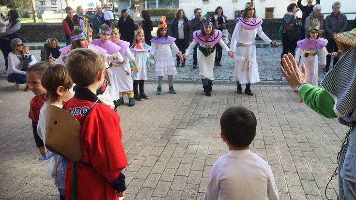 Mozorro festa koloretsua, Zubietako Eskola Txikian