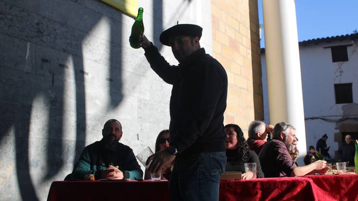 Lanean gogotsu jardun dira babarrun eta sagardo lehiaketen epaimahaiak