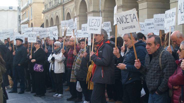 Erraustegiaren aurkako manifestazioa iruditan