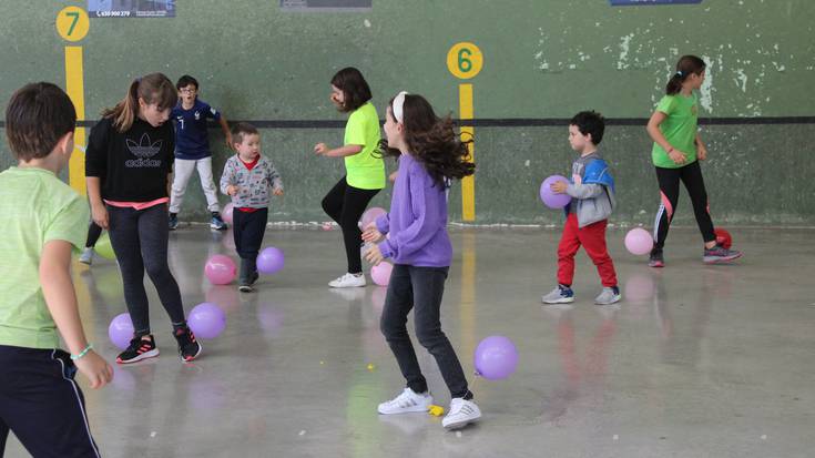 Festa eguna iragarri du Aginagako Eskolak larunbat honetarako