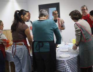 Ogia egiten ikasi dute dozena erdi lagunek Txokoargin