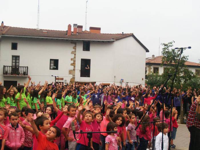 Aranerreka garbitzeko auzolan deialdia larunbaterako