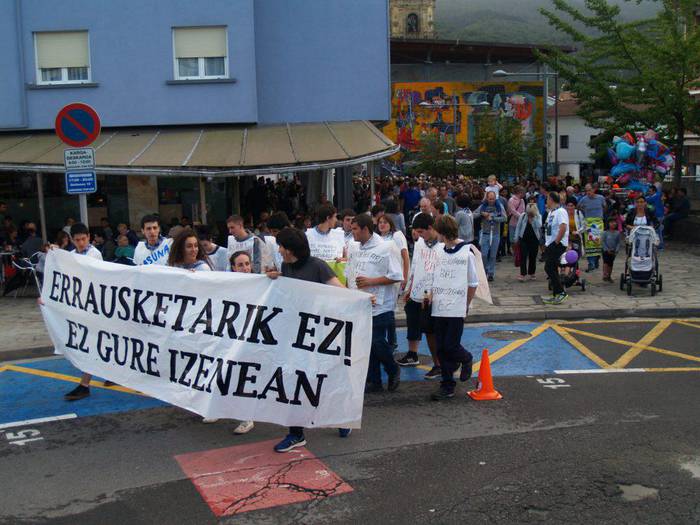 Erraustegiaren aurkako salaketa plazaratzeko elkarretaratzea igandeko Erle Egunean