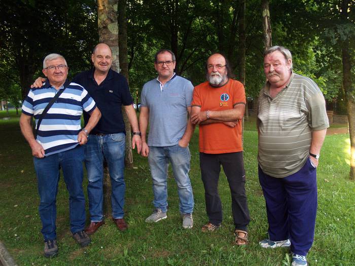 Gaztain erretzaile eta saltzaile solidarioek jaurtiko dute, jaien hasierako suziria