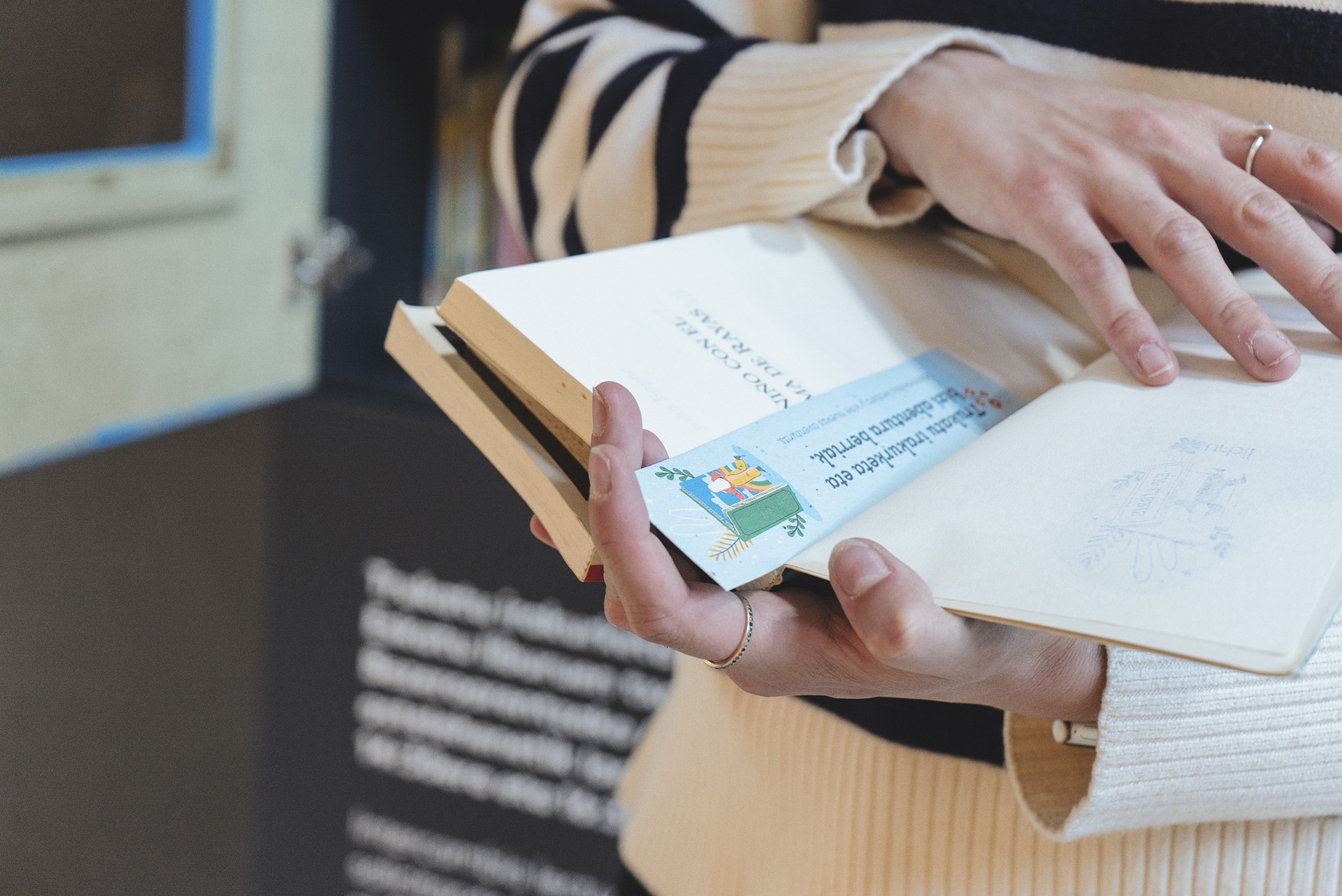 Urbilek liburu txoko bat inauguratu du bisitarien artean irakurketa sustatzeko