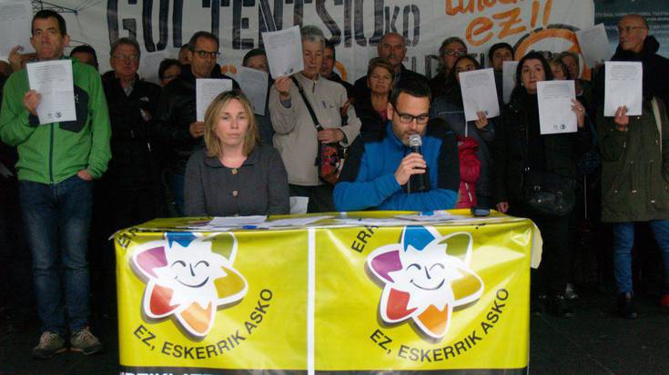 Zubietako erraustegia hornituko duen goi-tentsioko linearen aurkako agerraldia egin dute