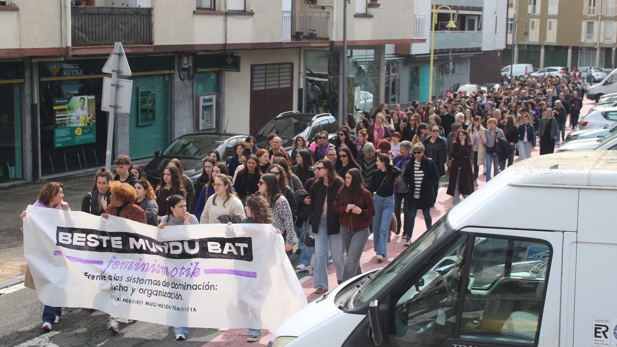 "Beste mundu bat feminismotik"
