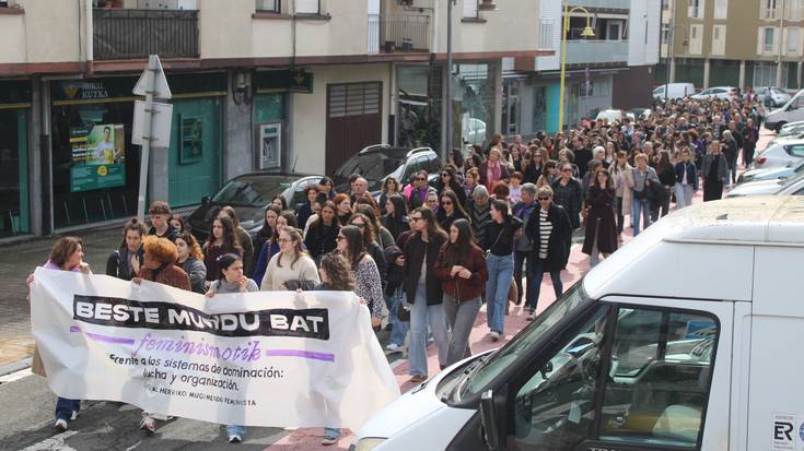 "Beste mundu bat feminismotik"