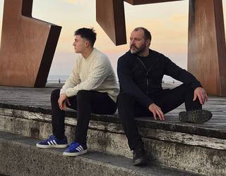 Dolua hizpide duen "Aitatxo" antzezlanean parte hartzen ari da Alex Tello