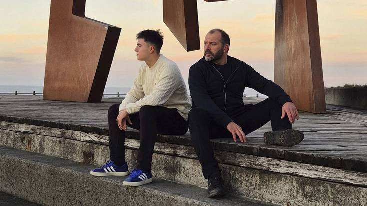 Dolua hizpide duen "Aitatxo" antzezlanean parte hartzen ari da Alex Tello