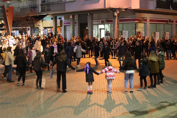 Greba feminista orokorra antolatzeko bilkura deitu du Kafe Tertuliak