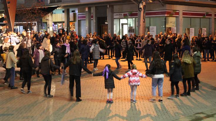 Greba feminista orokorra antolatzeko bilkura deitu du Kafe Tertuliak