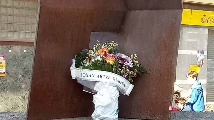 Joxan Artzeri gorazarre, bere heriotzaren bigarren urtemugan