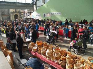 30 bat artisau datoz larunbatean, Aitzagak antolaturiko azokara