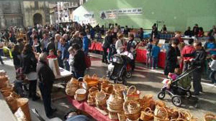 30 bat artisau datoz larunbatean, Aitzagak antolaturiko azokara