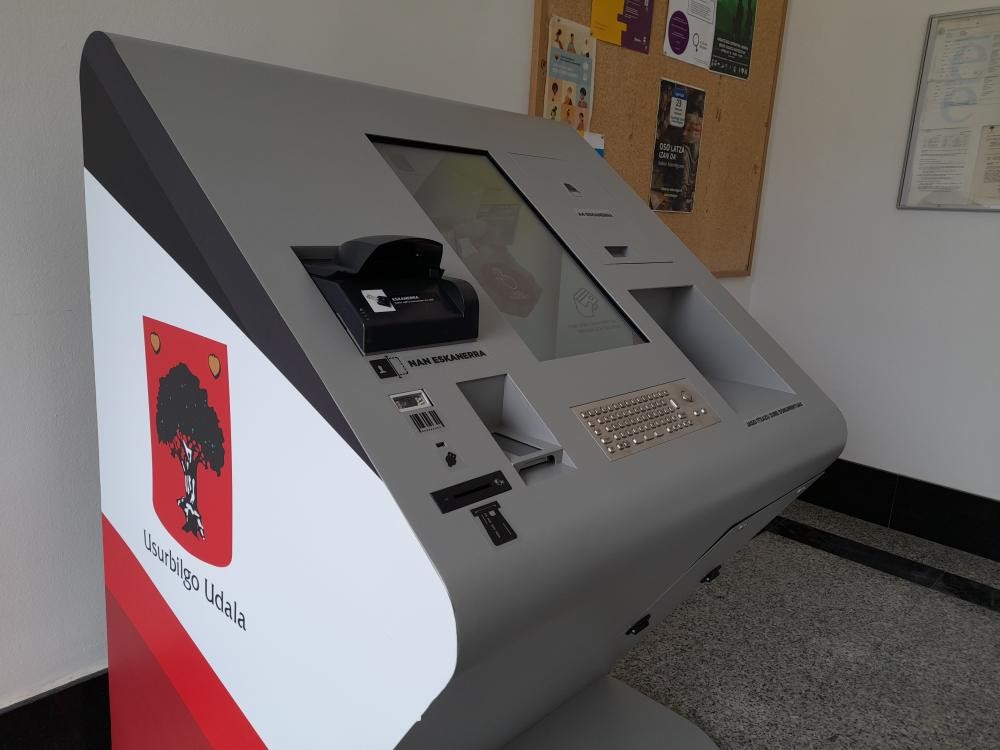 Udaletxe sarrerako makinak zerbitzu berria martxan