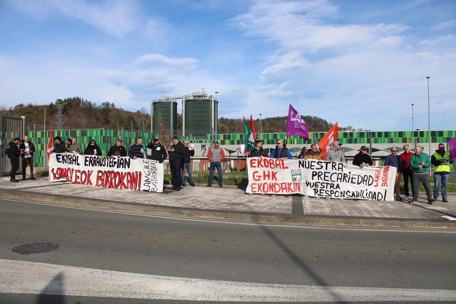 Lanuzte gehiago iragarri dituzte erraustegiko langileek