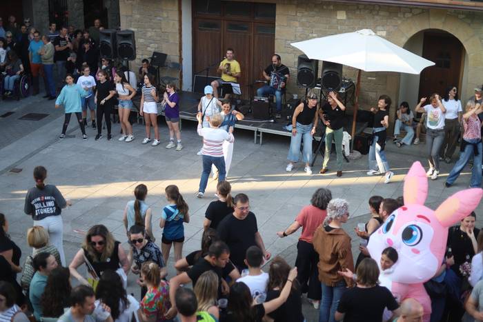 Dantzarako gogoz dator azaroaren lehena