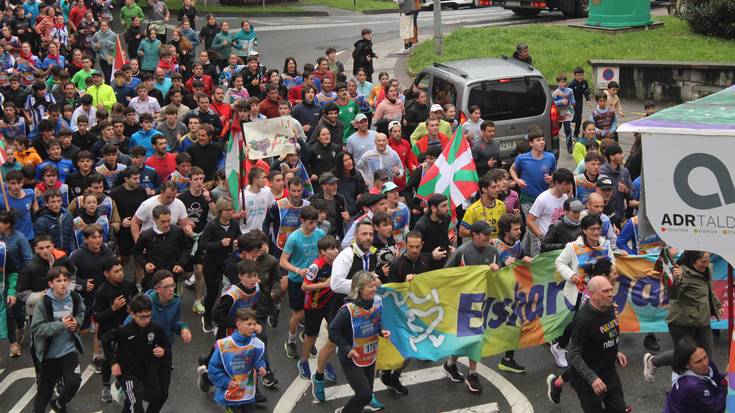 [ZUZENEAN] Araban eta Bizkaian barrena ibiliko da gaur Korrika