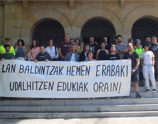 Bi orduko lanuztea egin dute udal langileek