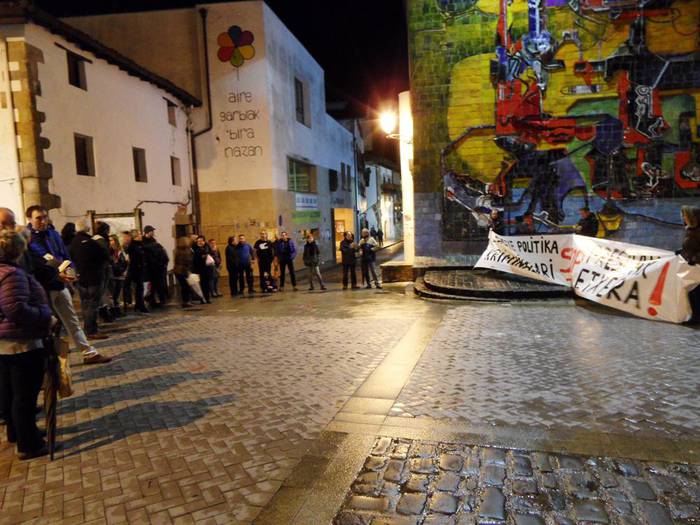 Euskal presoen eskubideen aldeko elkarretaratzea, 20:00etan Mikel Laboa plazan