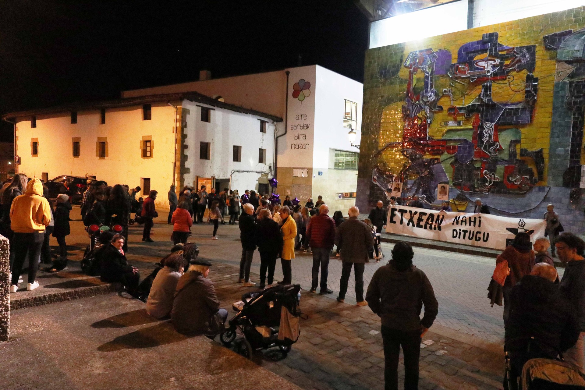 Euskal presoen eskubideen aldeko elkarretaratzea 20:00etan Mikel Laboa plazan